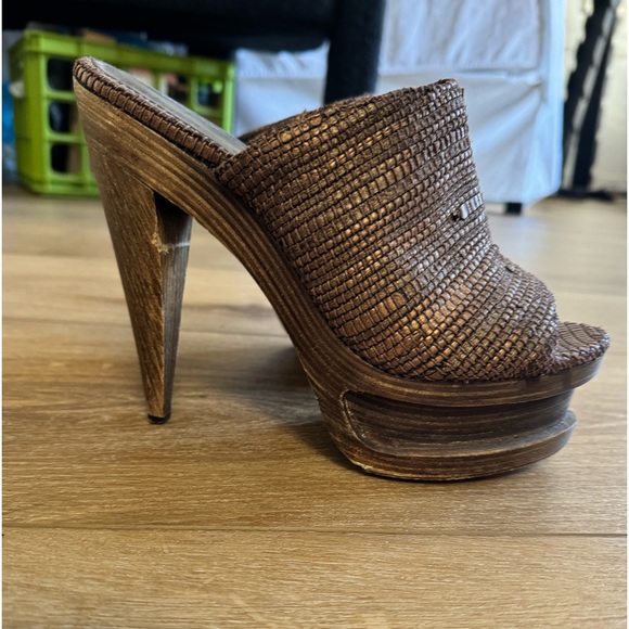 Elizabeth & James wood platforms - Picture 9 of 10